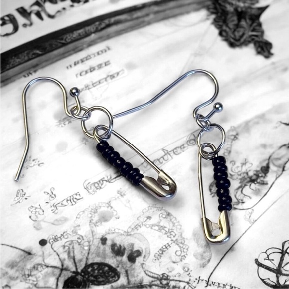 Alternative Jewelry - 5 For $25💫Punk On!! Small Silver Safety Pin Punk Earrings with black seed beads